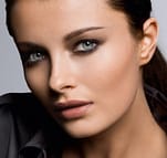 Schöne Augenbrauen und dauerhaft modellierte Lippen in Paderborn mit permanent Make-up